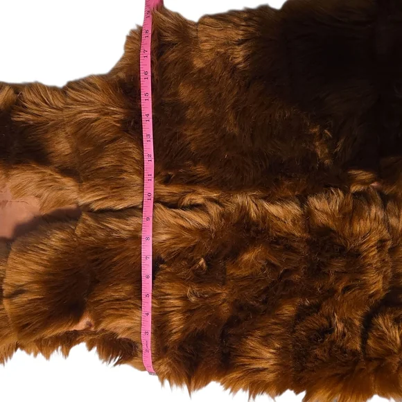 🎉HP🎉 Chic Brown Faux Fur Vest - Picture 6 of 9